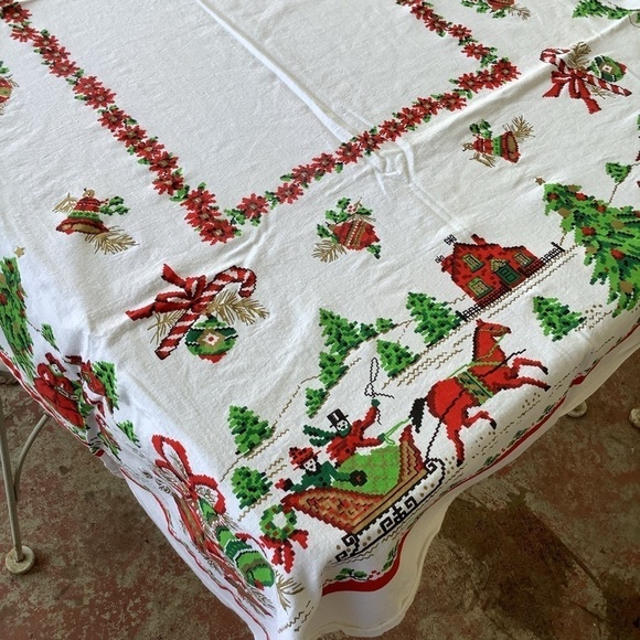 Other - Vintage Christmas Red Green Tablecloth Linen Tablescapes